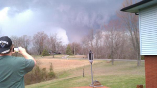 Illustration for article titled Today's Terrifying And Historic Tornadoes Up Close